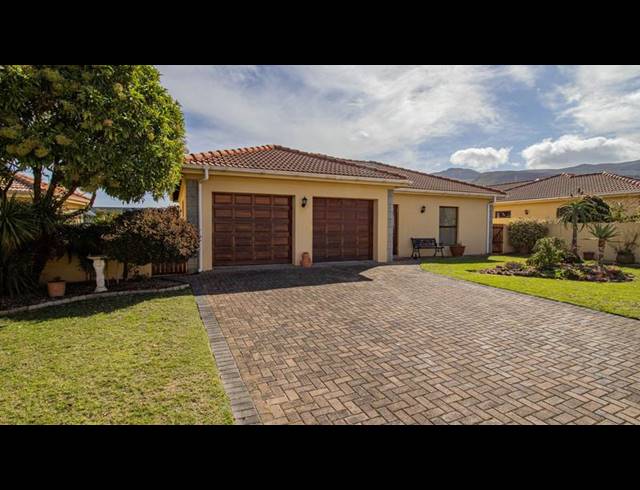 3 BEDROOM HOUSE FOR SALE IN SANDBAAI